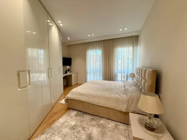 Tirane, shitet apartament 3+1+Aneks+Ballkon , 182 m² 355.000 € (Fusha Aviacionit)