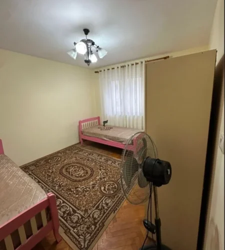 Tirane, jepet me qera apartament 3+1 Kati 4, 90 m² 550 € (BULEVARDI ZOGU 1)