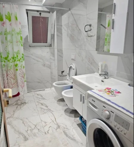 Tirane, jepet me qera apartament 3+1 Kati 4, 90 m² 550 € (BULEVARDI ZOGU 1)