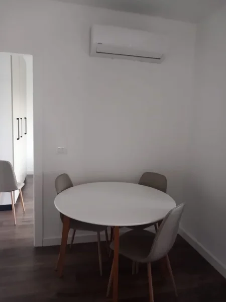 Tirane, jepet me qera apartament 1+1+Ballkon Kati 3, 60 m² 400 € (Rruga Mihal Grameno)