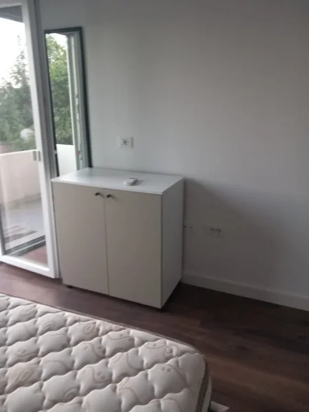 Tirane, jepet me qera apartament 1+1+Ballkon Kati 3, 60 m² 400 € (Rruga Mihal Grameno)