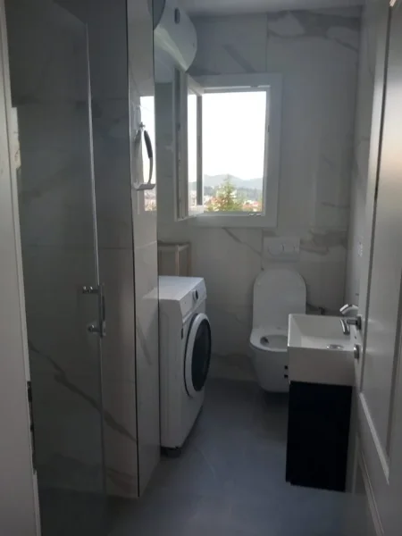 Tirane, jepet me qera apartament 1+1+Ballkon Kati 3, 60 m² 400 € (Rruga Mihal Grameno)