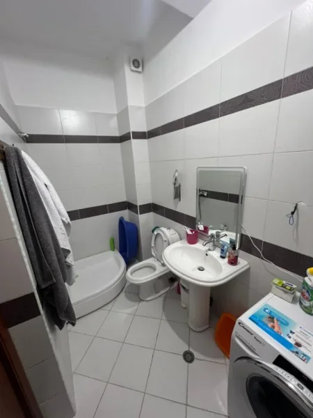Tirane, jepet me qera apartament 3+1+Ballkon Kati 1, 100 m² 800 € (KOdra e Diellit)