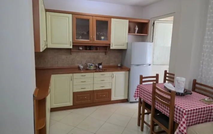 Tirane, jepet me qera apartament 2+1 Kati 4, 600 m² 600 € (RRUGA E DIBRES)