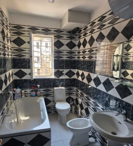 Tirane, jepet me qera apartament 2+1 Kati 4, 600 m² 600 € (RRUGA E DIBRES)