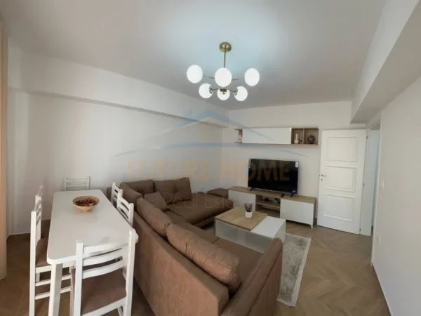 Durres, jepet me qera apartament 1+1 Kati 4, 60 m² 300 € (Cezma e Ferres)