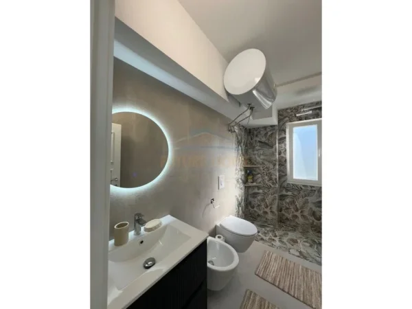 Durres, jepet me qera apartament 1+1 Kati 4, 60 m² 300 € (Cezma e Ferres)