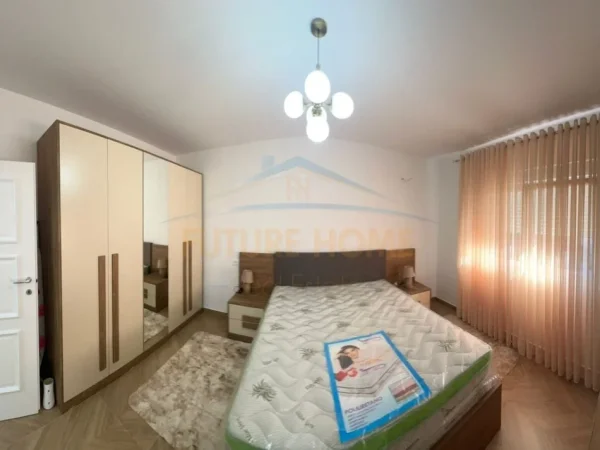 Durres, jepet me qera apartament 1+1 Kati 4, 60 m² 300 € (Cezma e Ferres)