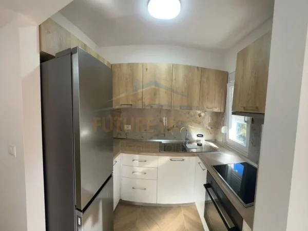 Durres, jepet me qera apartament 1+1 Kati 4, 60 m² 300 € (Cezma e Ferres)