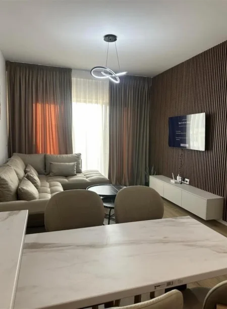 Tirane, jepet me qera apartament 2+1+Ballkon Kati 8, 87 m² 1.000 € (Zogu Zi)