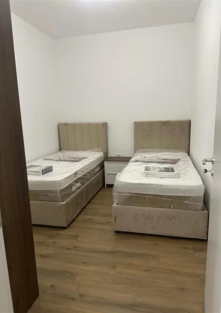 Tirane, jepet me qera apartament 2+1+Ballkon Kati 8, 87 m² 1.000 € (Zogu Zi)