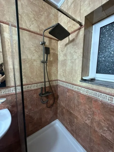 Tirane, jepet me qera apartament 2+1 Kati 2, 81 m² 650 € (fusha aviacionit)