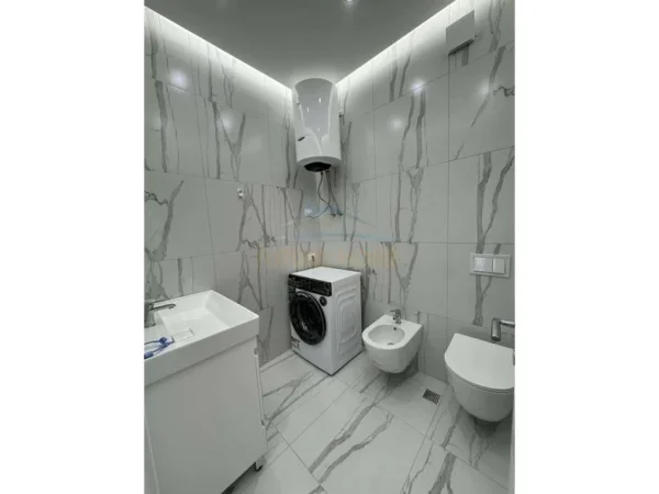 Tirane, jepet me qera apartament 3+1 Kati 6, 116 m² 630 € 