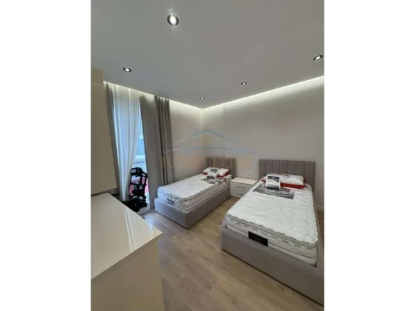 Tirane, jepet me qera apartament 3+1 Kati 6, 116 m² 630 € 