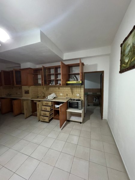 Tirane, shitet apartament 1+1+Ballkon Kati 1, 78 m² 96.000 € (Rruga e e Dibres , prane spitalit amerikan 2 ,ose bar Artist)