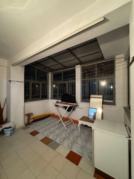 Tirane, shitet apartament 1+1+Ballkon Kati 1, 78 m² 96.000 € (Rruga e e Dibres , prane spitalit amerikan 2 ,ose bar Artist)