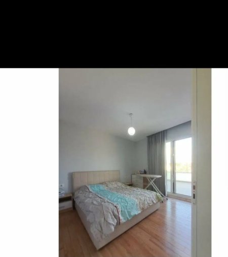 Tirane, jepet me qera nga Pronari, pa-komision apartament 1+1+Aneks+Ballkon Kati 9, 60 m² 430 € (Yzberisht te kmy pallati unik)