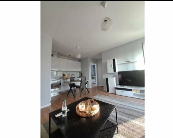 Tirane, jepet me qera nga Pronari, pa-komision apartament 1+1+Aneks+Ballkon Kati 9, 60 m² 430 € (Yzberisht te kmy pallati unik)