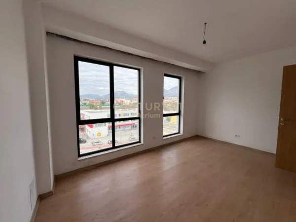 Tirane, shes apartament 2+1+Ballkon Kati 5, 113 m² 140.000 € (5 Maji)