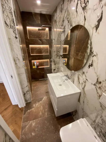 Tirane, jepet me qera apartament 2+1 Kati 4, 100 m² 1.500 € (QENDER)