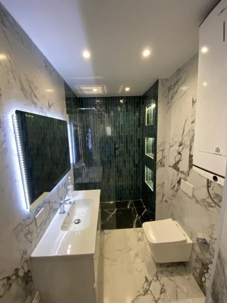 Tirane, jepet me qera apartament 2+1 Kati 4, 100 m² 1.500 € (QENDER)