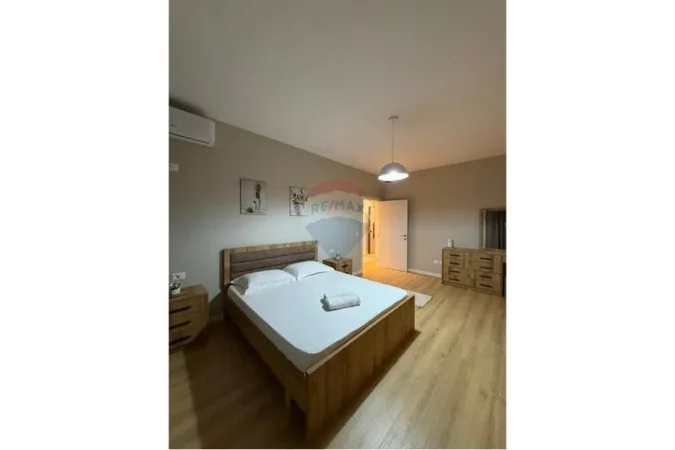 Tirane, jepet me qera apartament 1+1 Kati 4, 75 m² 550 € (Rruga Teodor Keko)