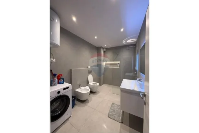 Tirane, jepet me qera apartament 1+1 Kati 4, 75 m² 550 € (Rruga Teodor Keko)