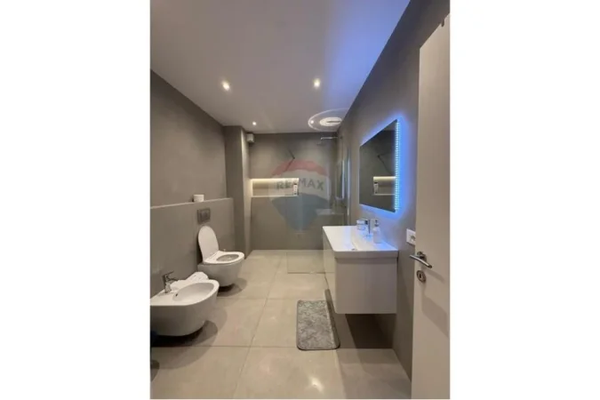 Tirane, jepet me qera apartament 1+1 Kati 4, 75 m² 550 € (Rruga Teodor Keko)