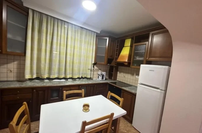 Tirane, jepet me qera apartament 2+1 Kati 2, 80 m² 650 € (FUSHA E AVIACIONIT)