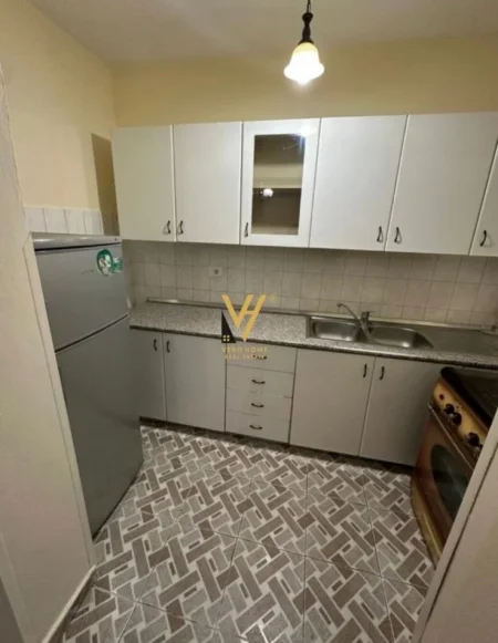 Tirane, jepet me qera apartament 3+1+Ballkon Kati 6, 90 m² 550 € (BULEVARDI ZOGU I PARE)