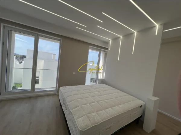 Tirane, jepet me qera Vile 4+1 Kati 3, 200 m² 1.400 € (FARKE)