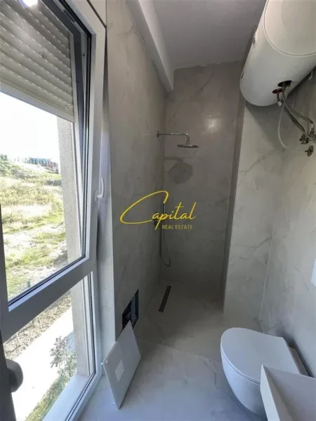 Tirane, jepet me qera Vile 4+1 Kati 3, 200 m² 1.400 € (FARKE)