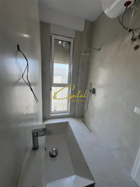 Tirane, jepet me qera Vile 4+1 Kati 3, 200 m² 1.400 € (FARKE)