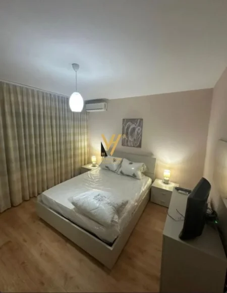 Tirane, jepet me qera apartament 2+1+Ballkon Kati 2, 81 m² 650 € (ISH FUSHA E AVIACIONIT)