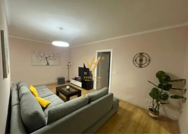 Tirane, jepet me qera apartament 2+1+Ballkon Kati 2, 81 m² 650 € (ISH FUSHA E AVIACIONIT)