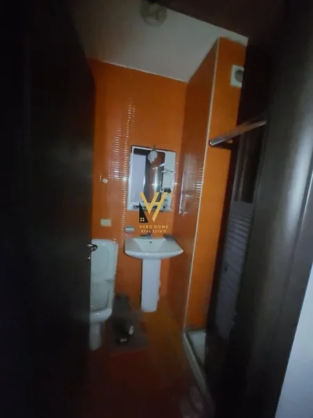 Tirane, jepet me qera apartament 2+1+Ballkon Kati 7, 140 m² 1.000 € (ATSH)