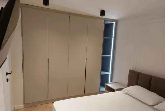 Tirane, jepet me qera apartament 2+1 Kati 1, 70 m² 700 € (TREGU ELEKTRIK)