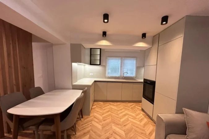 Tirane, jepet me qera apartament 2+1 Kati 1, 70 m² 700 € (TREGU ELEKTRIK)