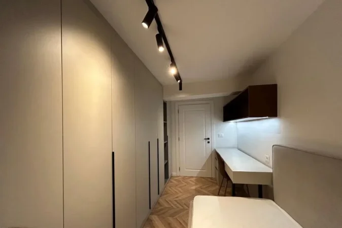 Tirane, jepet me qera apartament 2+1 Kati 1, 70 m² 700 € (TREGU ELEKTRIK)