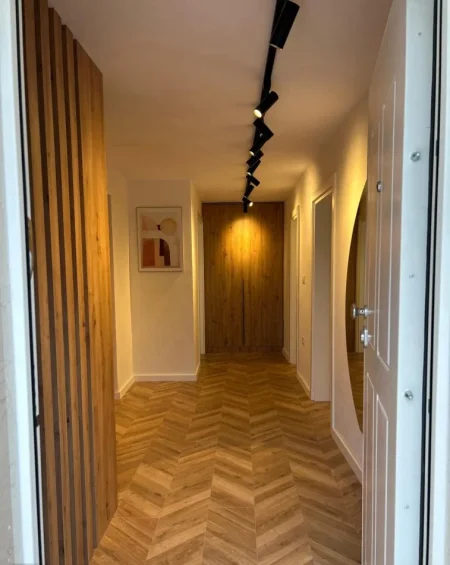 Tirane, jepet me qera apartament 2+1 Kati 1, 70 m² 700 € (TREGU ELEKTRIK)