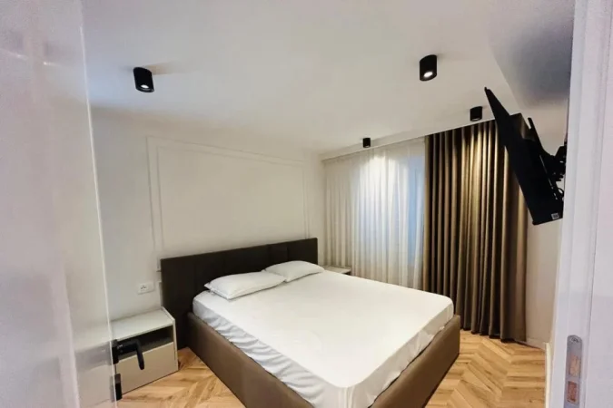 Tirane, jepet me qera apartament 2+1 Kati 1, 70 m² 700 € (TREGU ELEKTRIK)