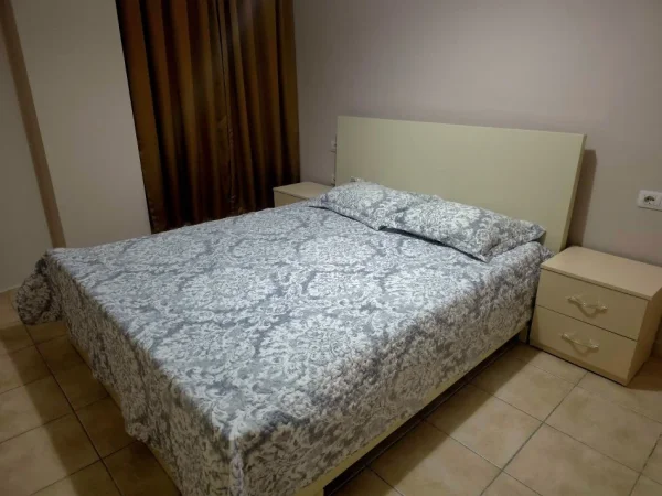 Tirane, jepet me qera apartament Kati 4, 65 m² 400 € (Astir Kompleksi Fratari)