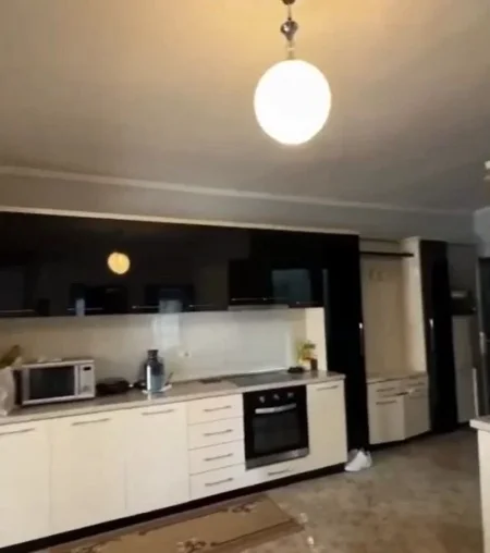 Tirane, jepet me qera apartament 2+1 Kati 6, 120 m² 600 € (LAPRAKE)