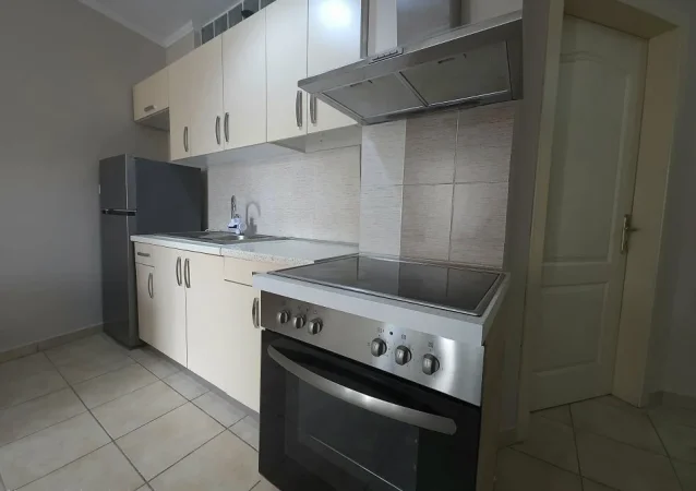 Tirane, jepet me qera apartament Kati 4, 65 m² 400 € (Astir Kompleksi Fratari)