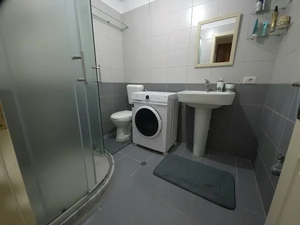Tirane, jepet me qera apartament Kati 4, 65 m² 400 € (Astir Kompleksi Fratari)