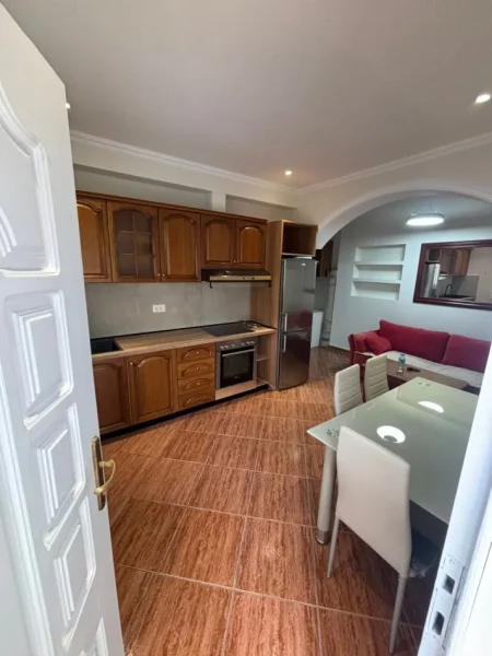 Tirane, jepet me qera apartament 1+1+Ballkon Kati 1, 60 m² 450 € (5 maj)
