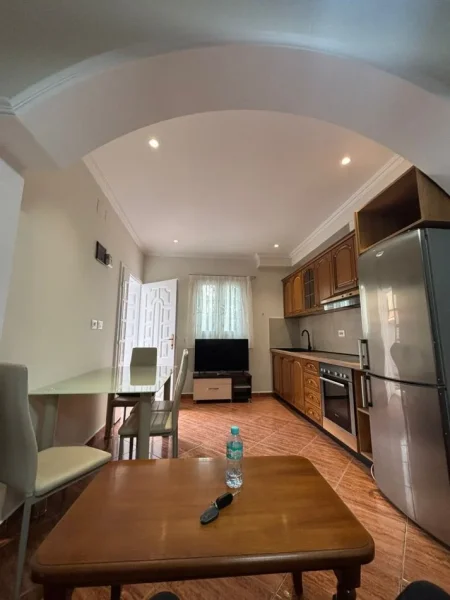 Tirane, jepet me qera apartament 1+1+Ballkon Kati 1, 60 m² 450 € (5 maj)