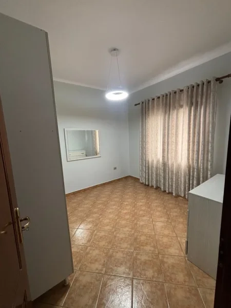 Tirane, jepet me qera apartament 1+1+Ballkon Kati 1, 60 m² 450 € (5 maj)