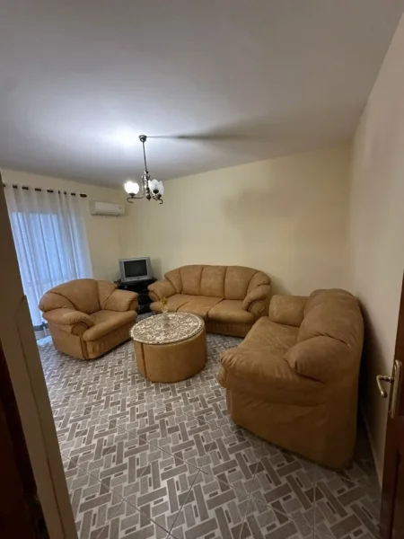 Tirane, jepet me qera apartament 3+1 Kati 4, 90 m² 550 € (BULEVARDI ZOGU I PARE)