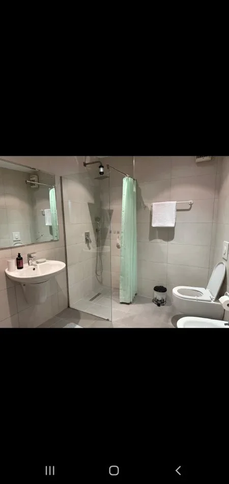 Tirane, jepet me qera apartament 1+1 Kati 4, 68 m² 600 € (Amabasada amerikane)